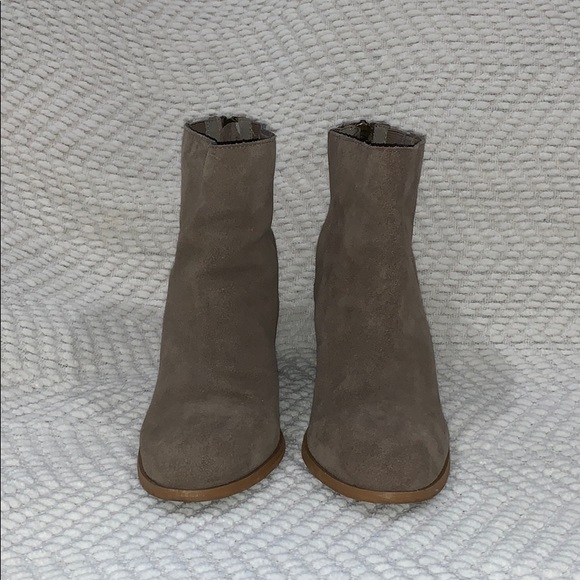 Urban Outfitters Stacked Heel Ankle Bootie - Picture 3 of 8